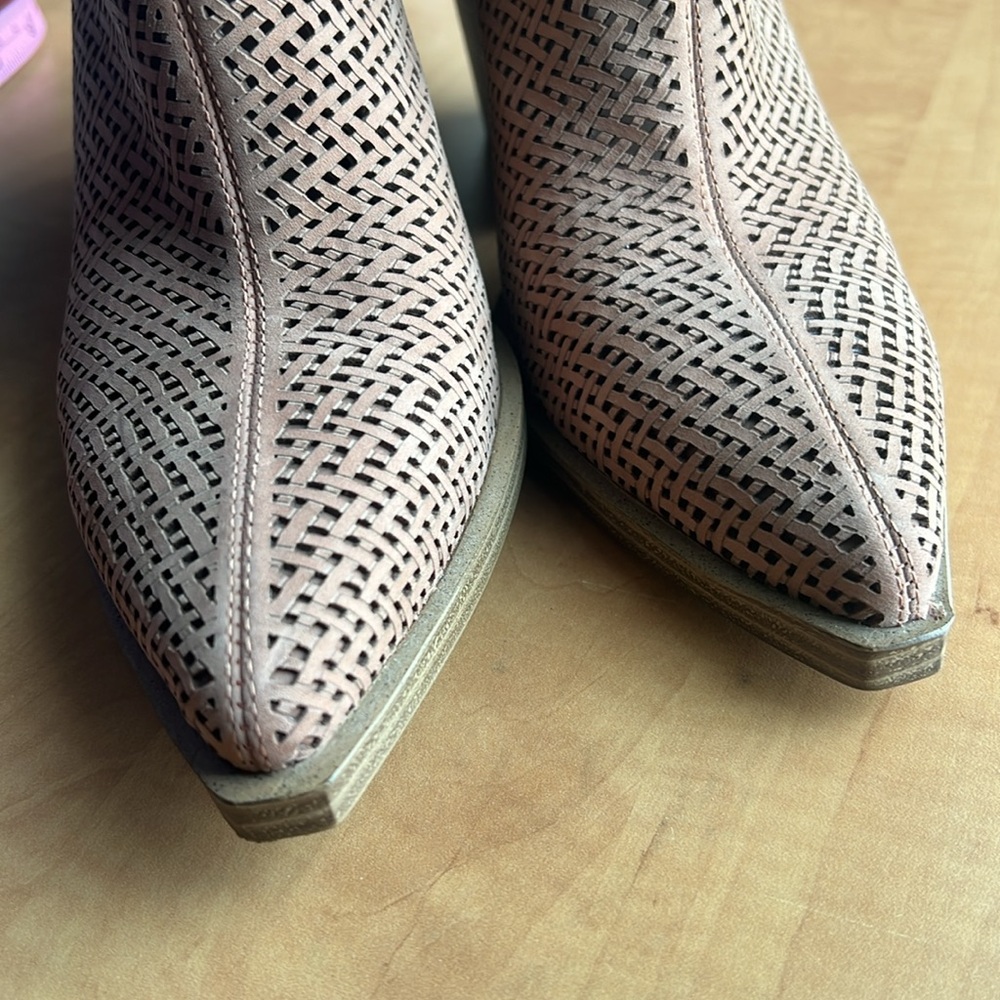 Vince Camuto || "Gibbela" Woven Pointed Toe Bootie - Picture 4 of 7